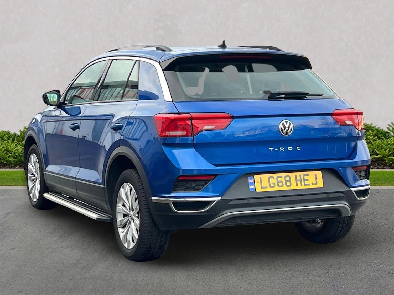 Used Volkswagen T-Roc 2018 for sale - 76461777: Photo 2