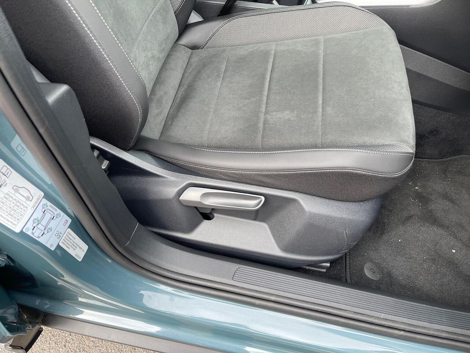 Used Volkswagen T-Roc 2025 for sale - 76027520: Photo 29