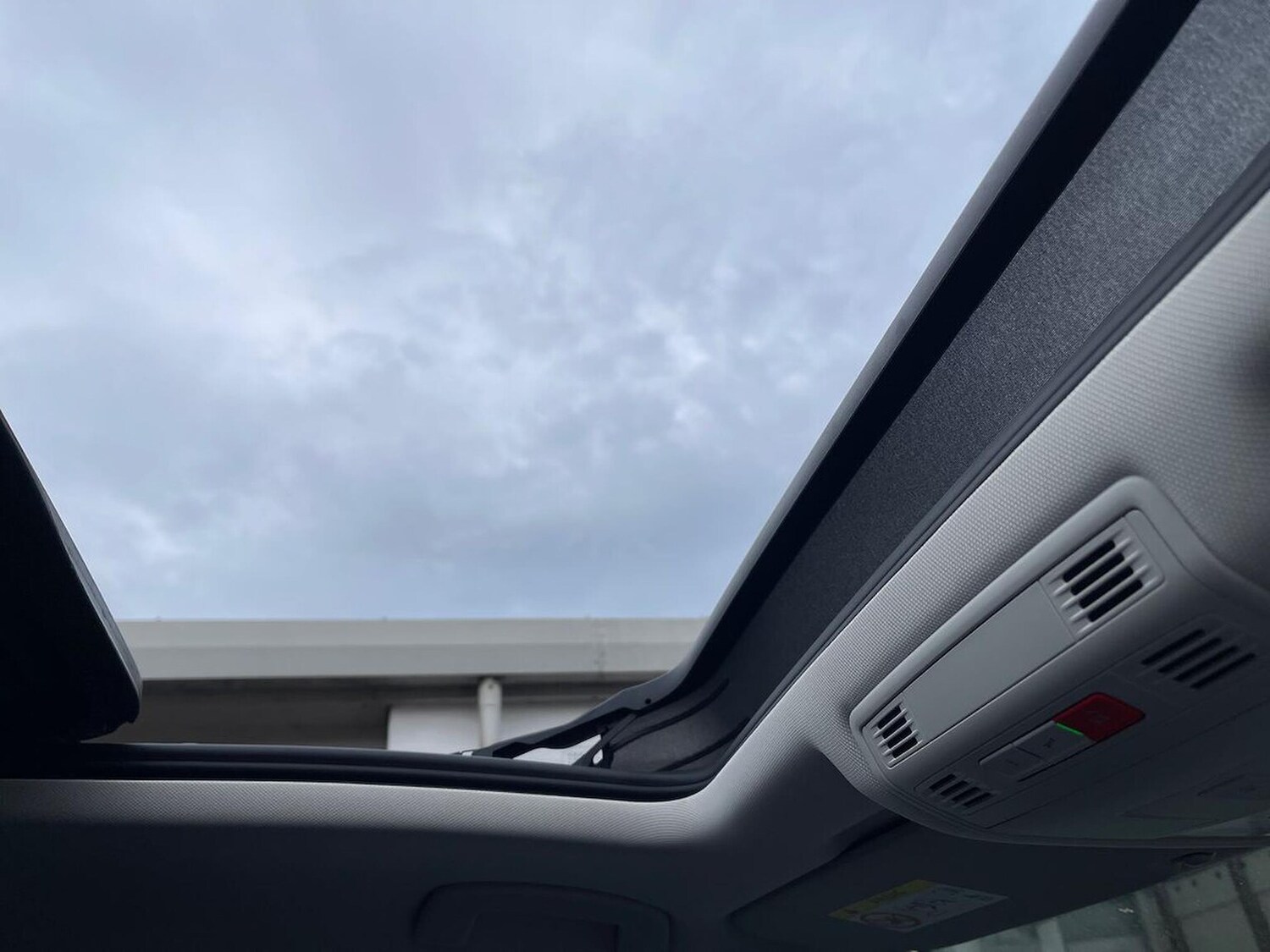 Used Volkswagen T-Roc 2025 for sale - 76027520: Photo 31