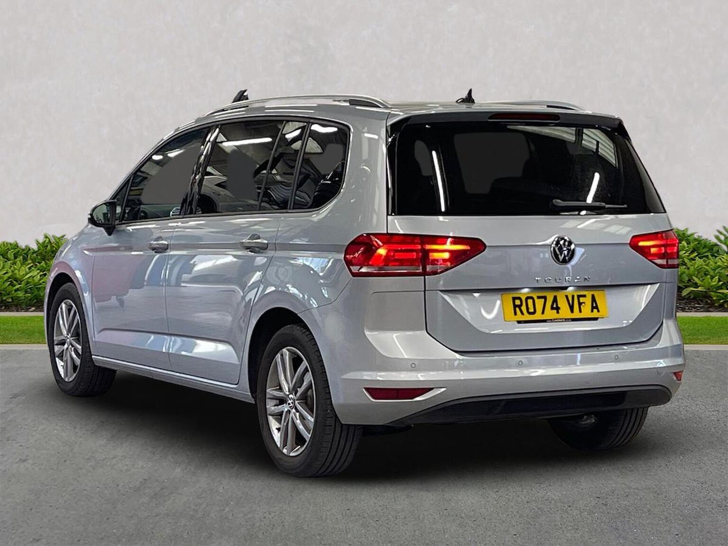 Used Volkswagen Touran 2024 for sale - 76019508: Photo 2
