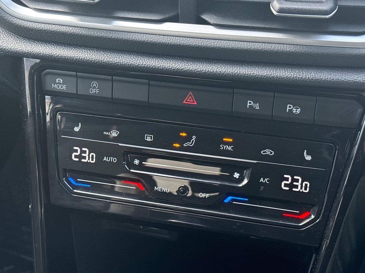 Used Volkswagen T-Roc 2024 for sale - 78210225: Photo 12