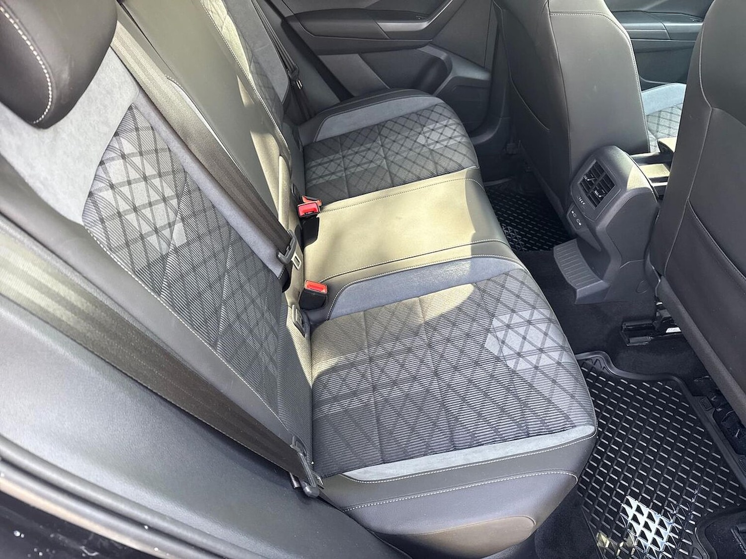 Used Volkswagen T-Roc 2024 for sale - 78210225: Photo 16