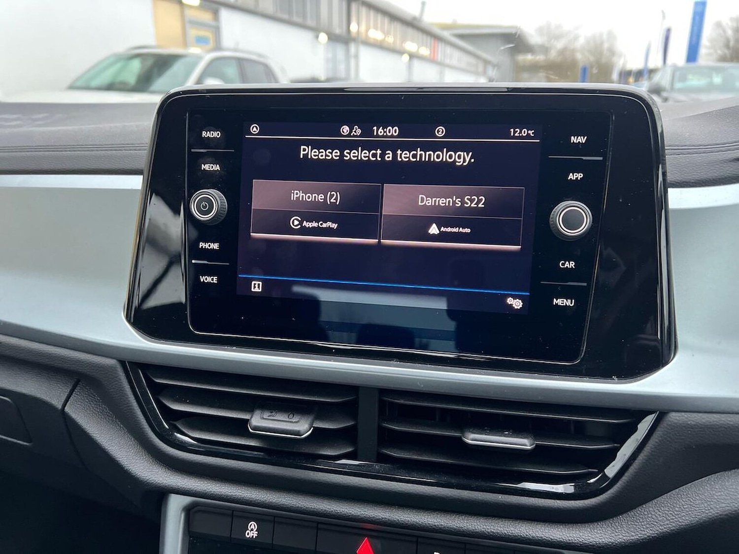 Used Volkswagen T-Roc 2022 for sale - 76963549: Photo 11