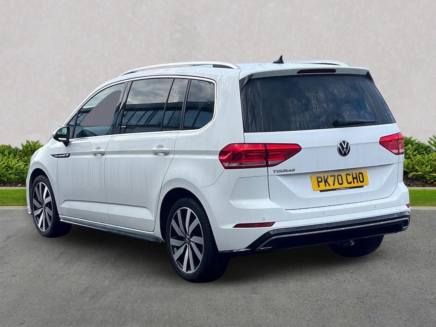Used Volkswagen Touran 2020 for sale - 76340595: Photo 2