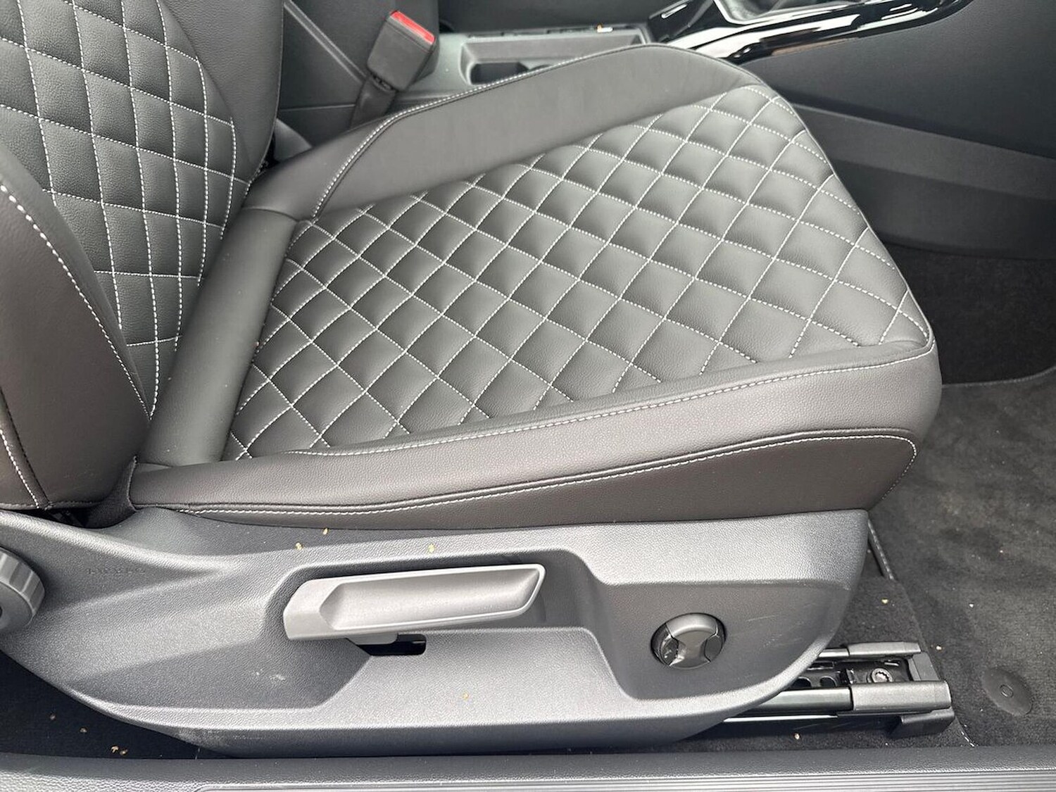 Used Volkswagen T-Roc 2025 for sale - 76263259: Photo 24