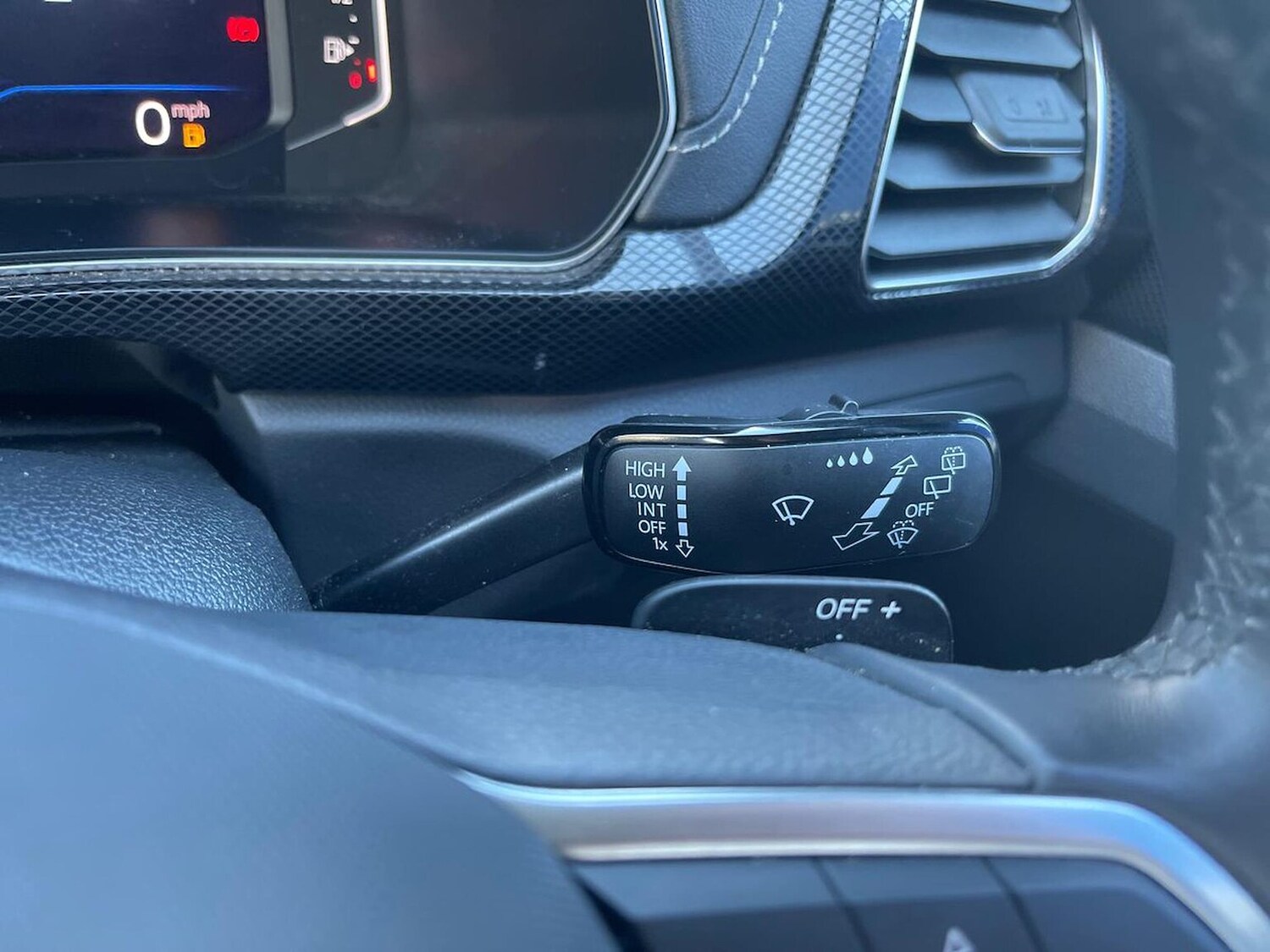 Used Volkswagen T-Cross 2024 for sale - 76477342: Photo 28