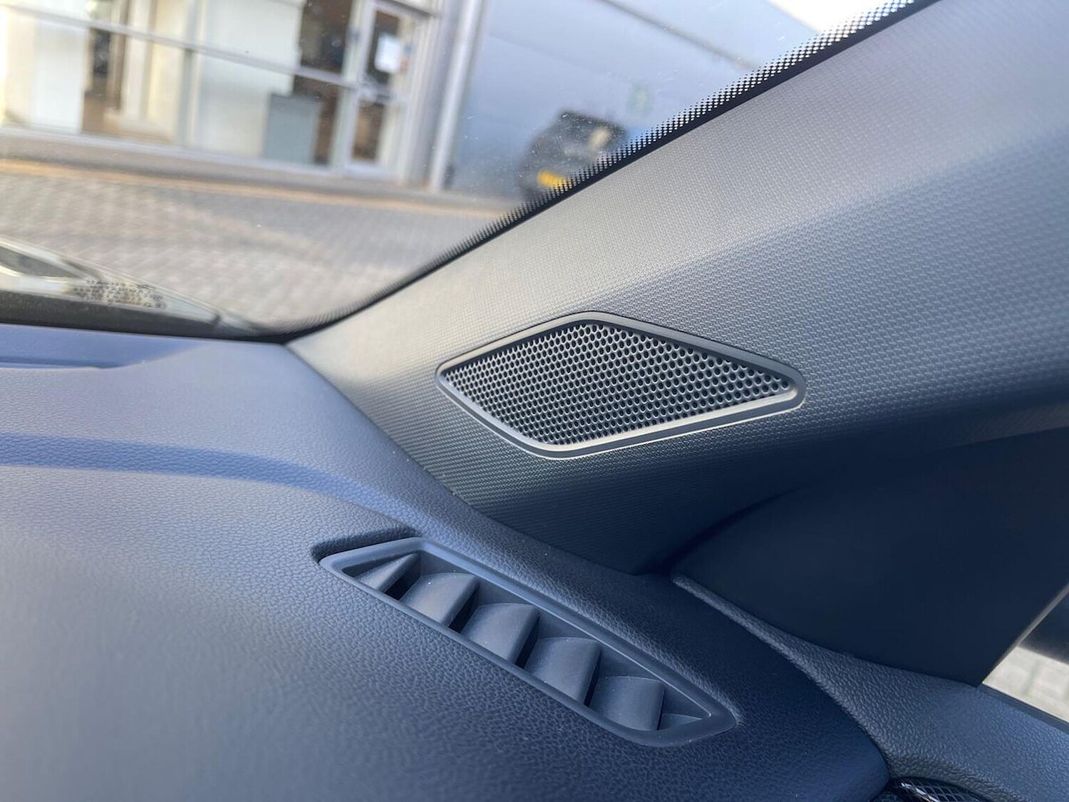 Used Volkswagen T-Cross 2024 for sale - 76477342: Photo 30