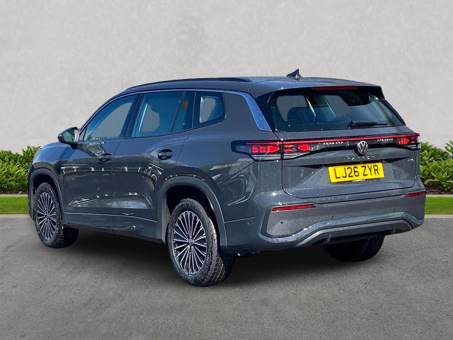 Used Volkswagen Touran 2026 for sale - 78193973: Photo 2