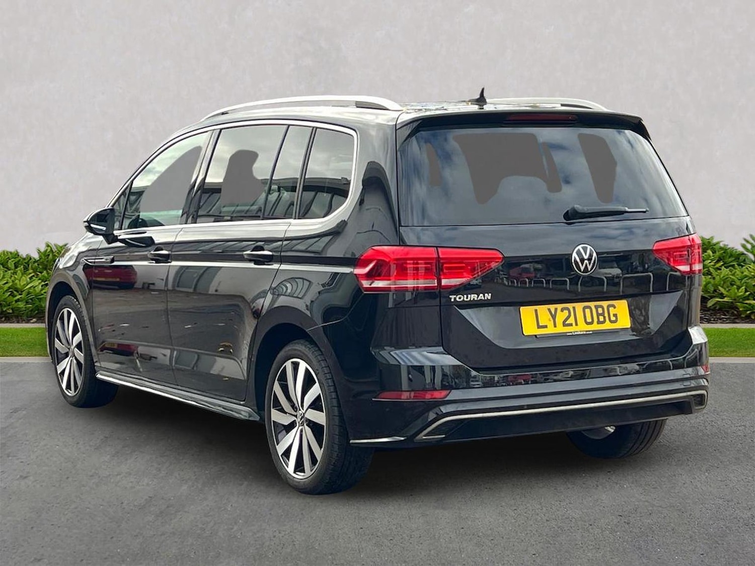 Used Volkswagen Touran 2021 for sale - 76335137: Photo 2