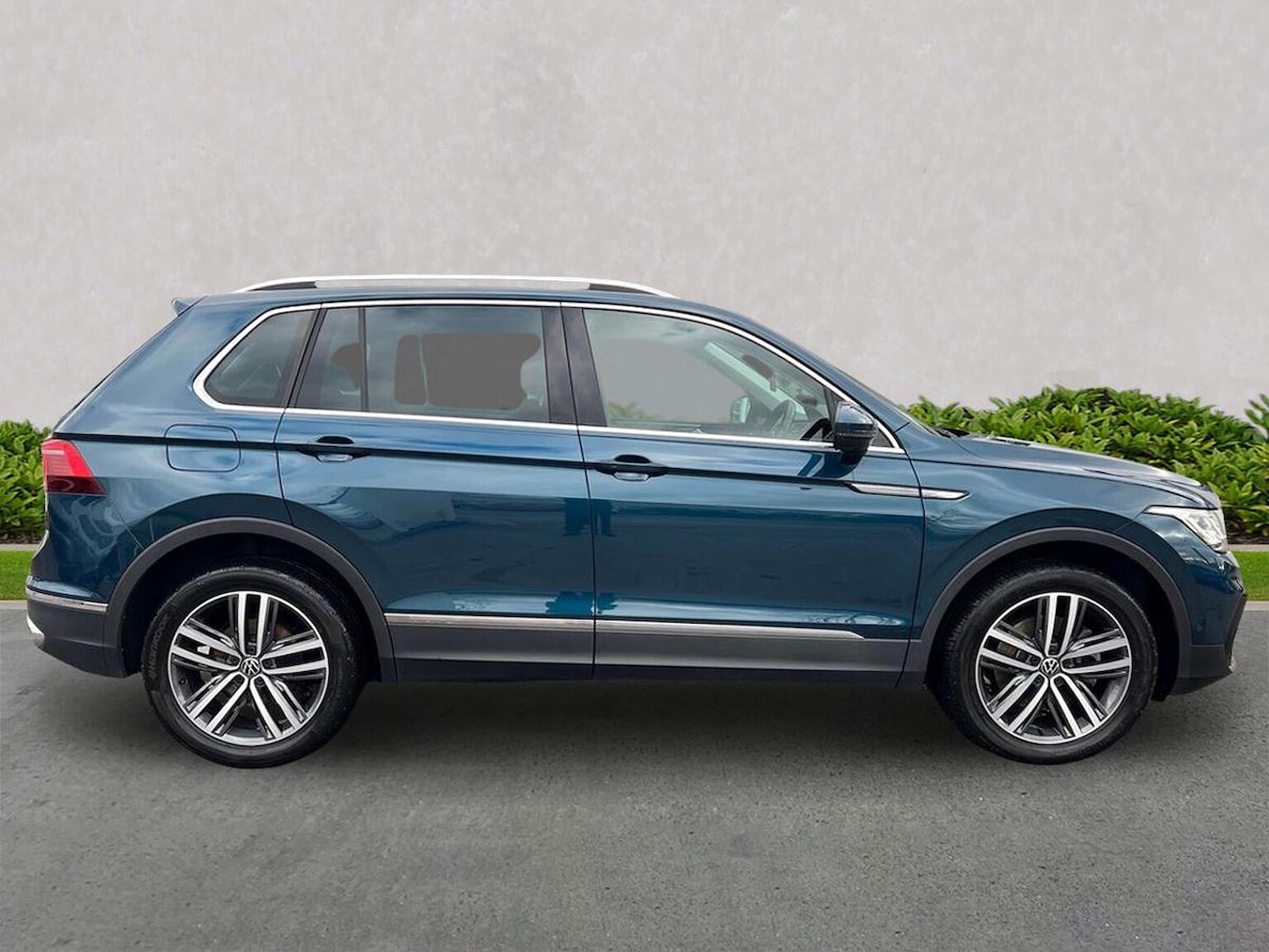 Used Volkswagen Tiguan 2023 for sale - 76412456: Photo 3