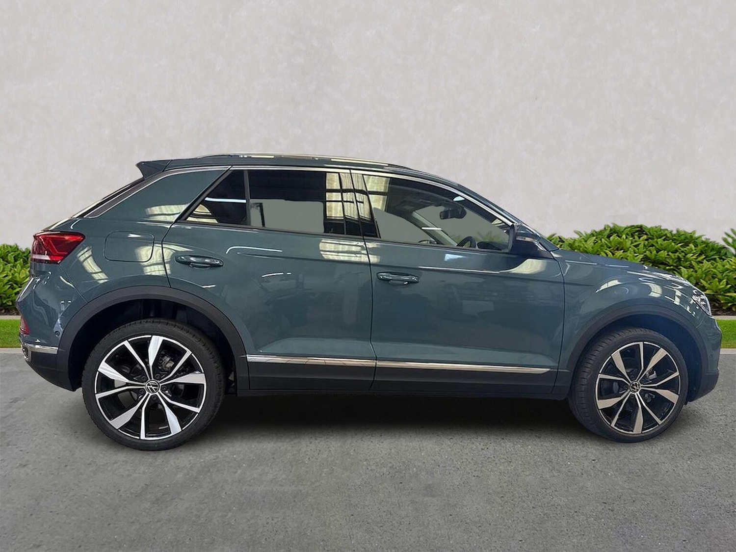 Used Volkswagen T-Roc 2025 for sale - 76935402: Photo 3