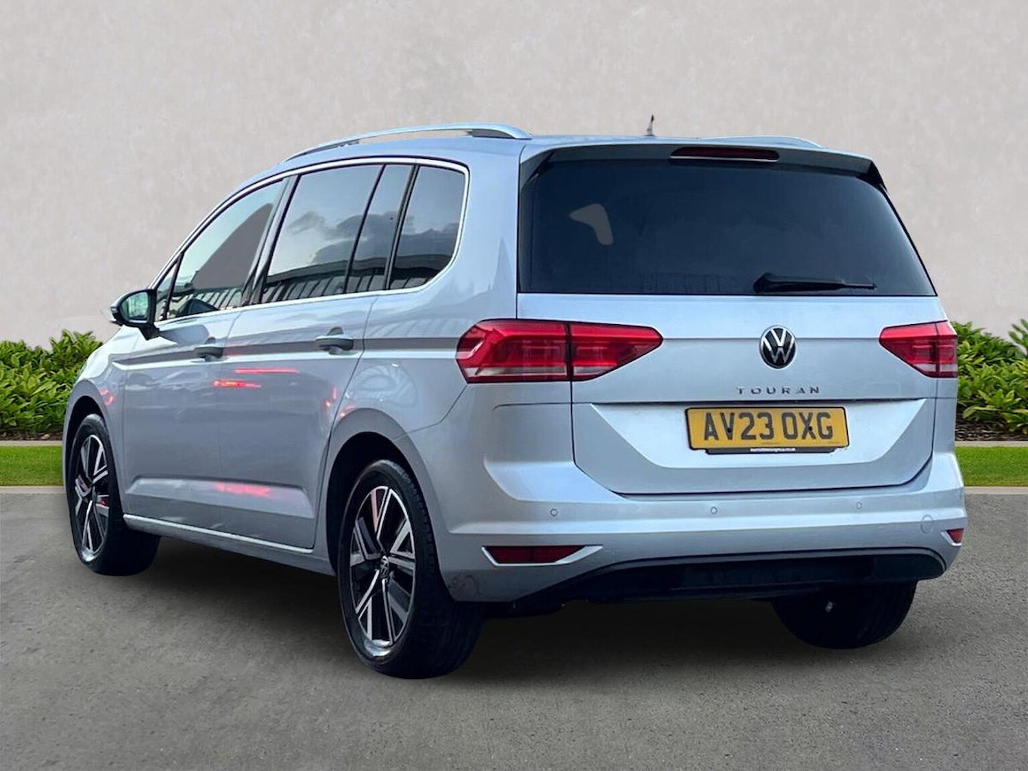 Used Volkswagen Touran 2023 for sale - 76963557: Photo 2