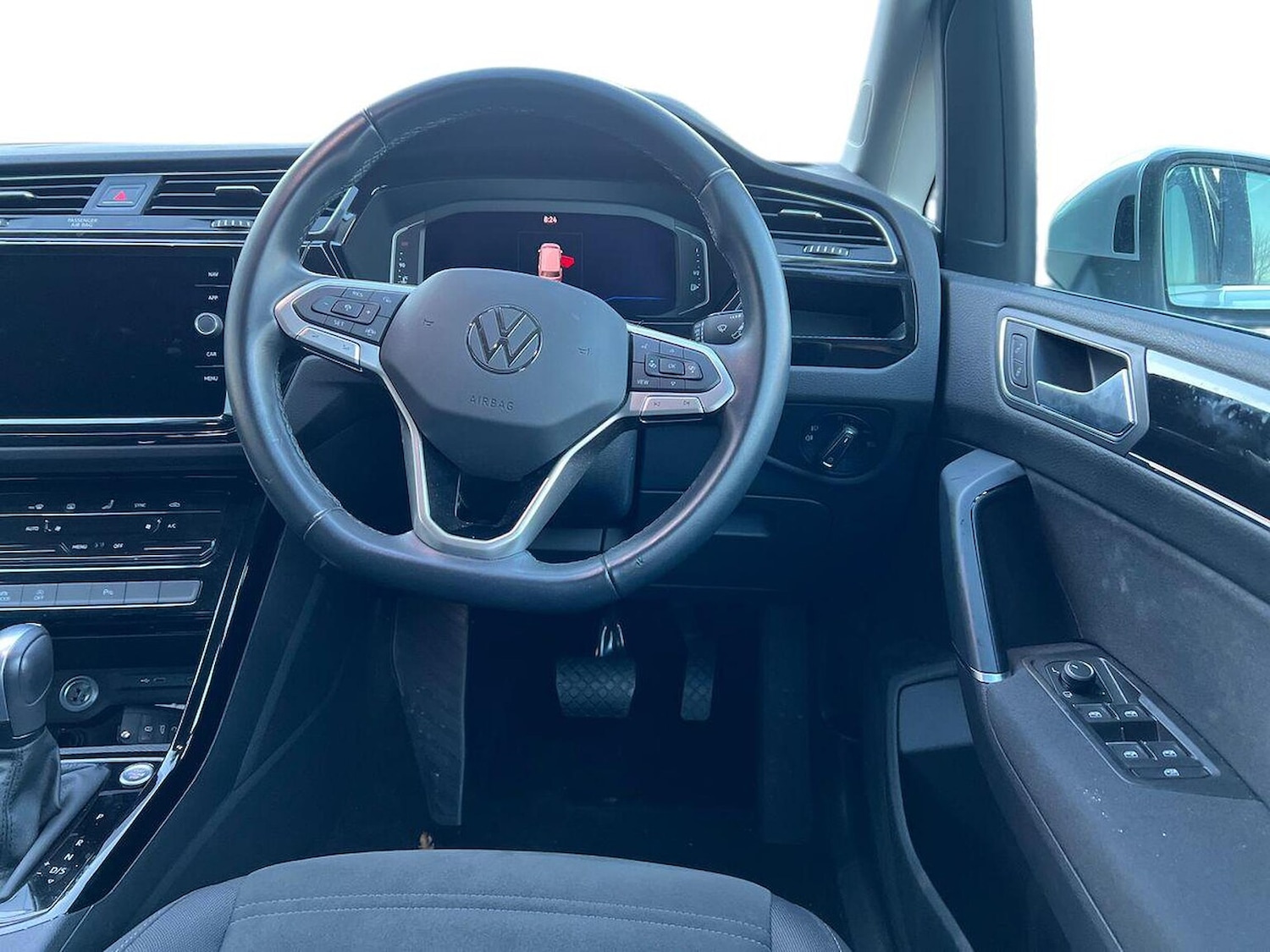 Used Volkswagen Touran 2023 for sale - 76963557: Photo 9