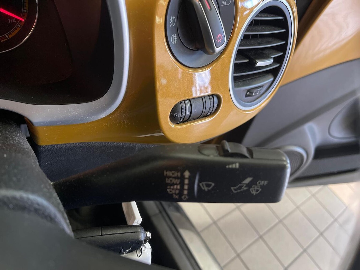 Used Volkswagen Beetle 2016 for sale - 76618529: Photo 28