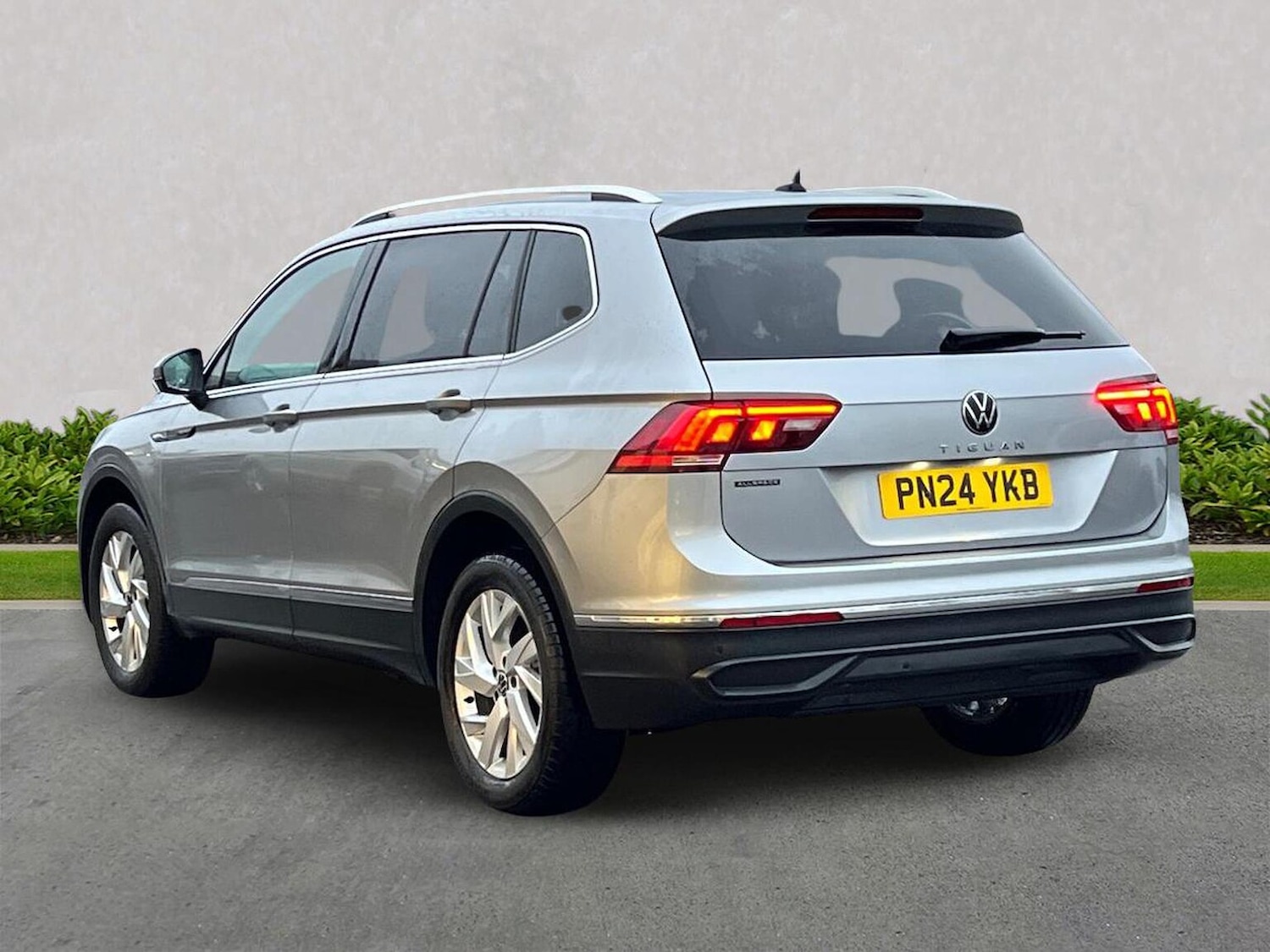 Used Volkswagen Tiguan Allspace 2024 for sale - 76963552: Photo 2