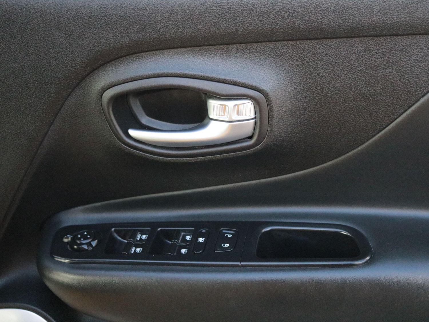 Used Jeep Renegade 2016 for sale - 76359995: Photo 28