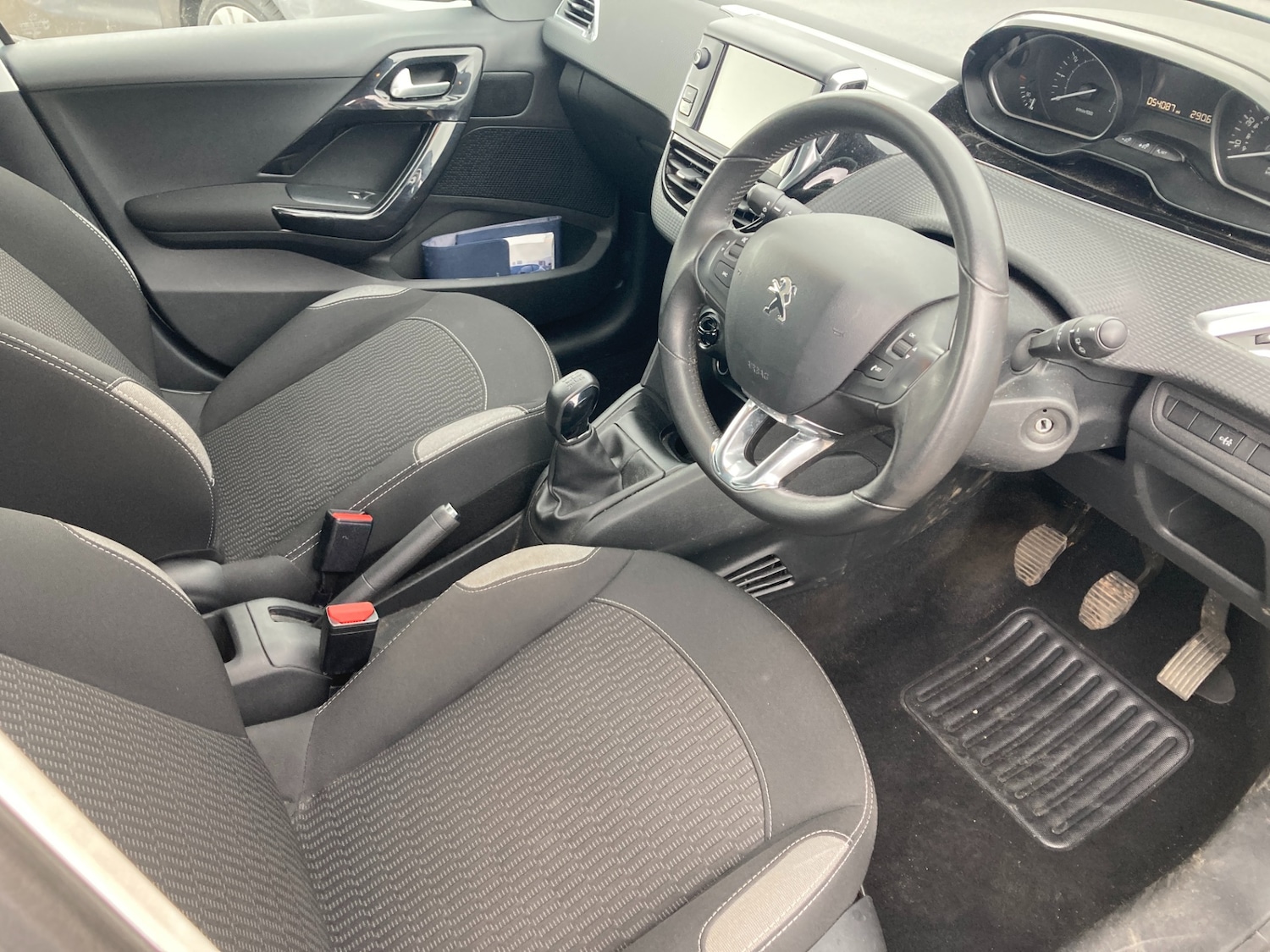 Used Peugeot 208 2016 for sale - 77988811: Photo 8