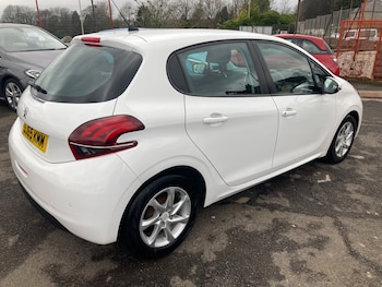 Used Peugeot 208 2015 for sale - 77849082: Photo