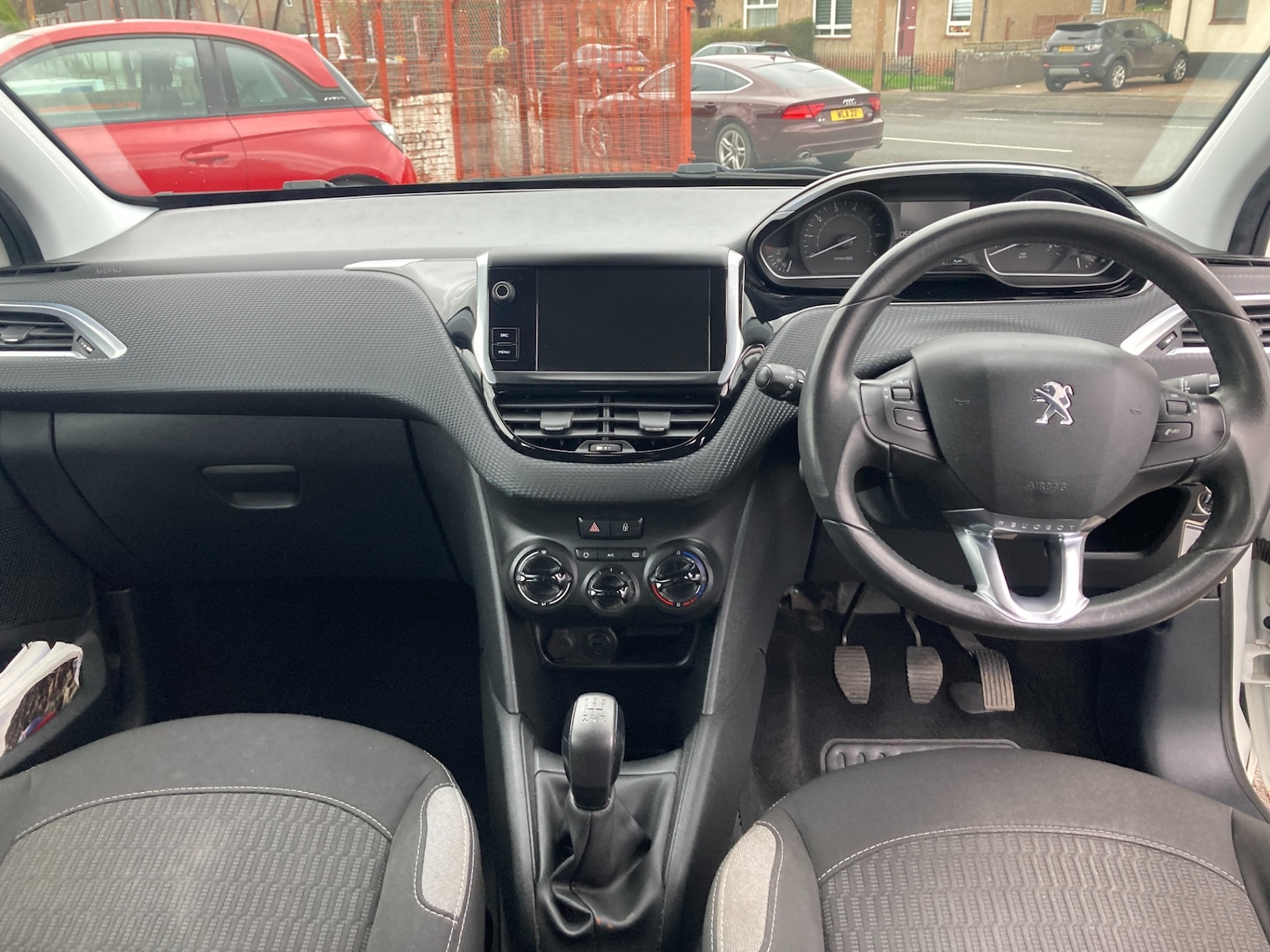 Used Peugeot 208 2015 for sale - 77849082: Photo 7
