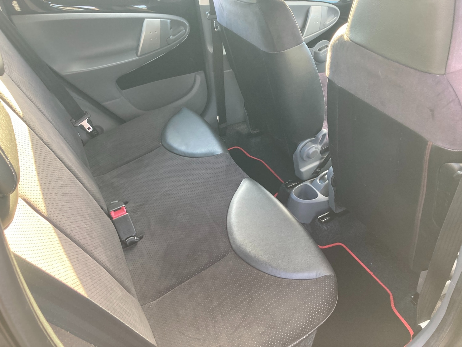 Used Toyota AYGO 2010 for sale - 77718946: Photo 9