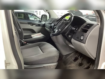 Used Volkswagen Transporter 2015 for sale - 76344205: Photo