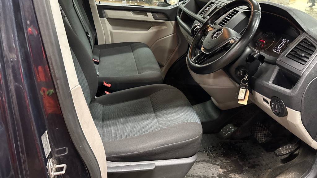 Used Volkswagen Transporter 2017 for sale - 76492253: Photo 2