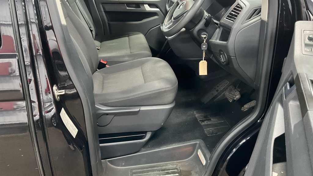 Used Volkswagen Transporter Shuttle 2017 for sale - 76319234: Photo 2