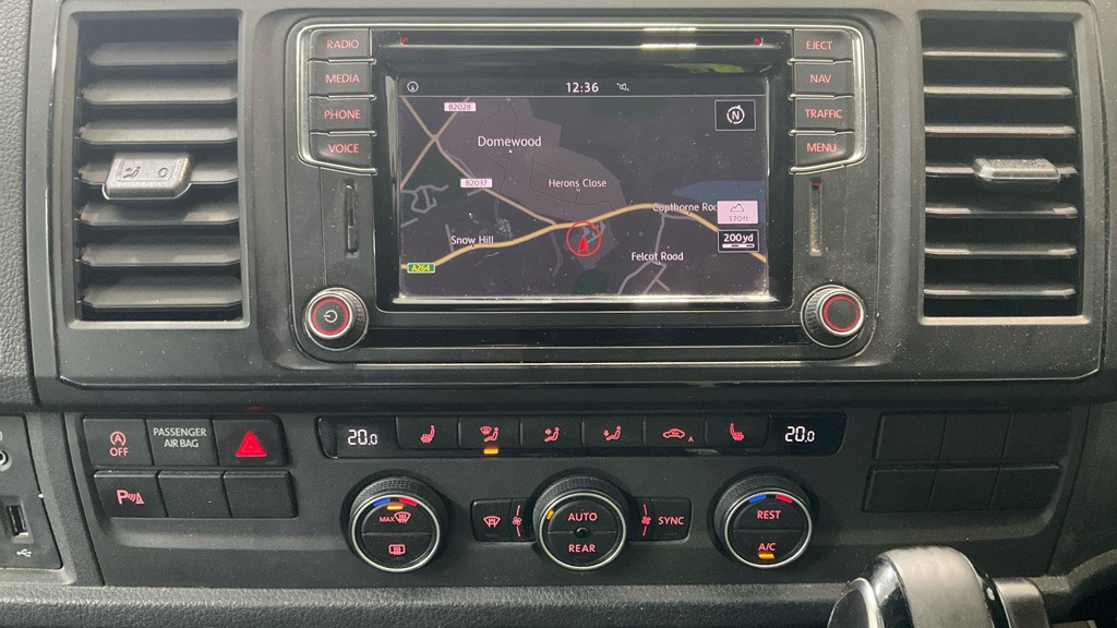 Used Volkswagen Transporter Shuttle 2017 for sale - 76449862: Photo 2