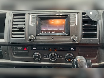 Used Volkswagen Transporter Shuttle 2017 for sale - 77310864: Photo