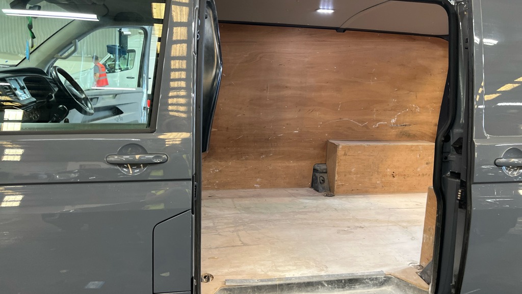 Used Volkswagen Transporter 2021 for sale - 77297179: Photo 2