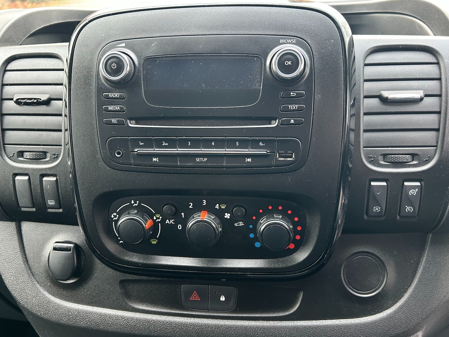 Used Vauxhall Vivaro 2016 for sale - 76831258: Photo 6