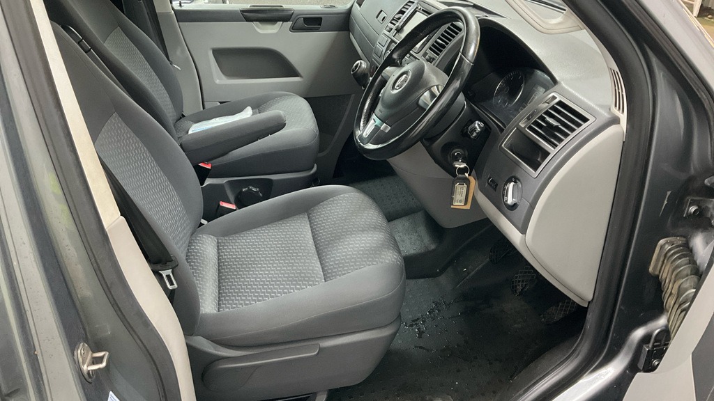 Used Volkswagen Transporter 2015 for sale - 77679104: Photo 2