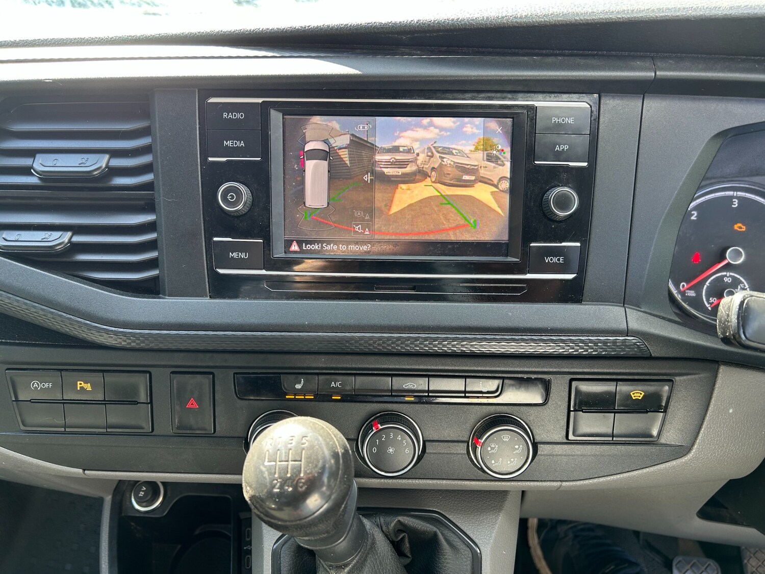 Used Volkswagen Transporter 2021 for sale - 75918064: Photo 4