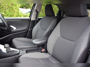 Used Toyota Yaris 2022 for sale - 76201247: Photo 2