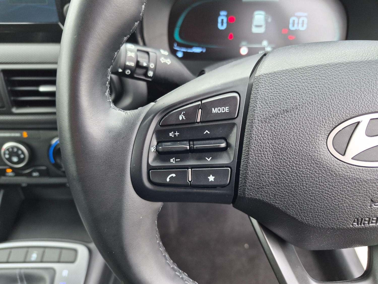 Used Hyundai i10 2023 for sale - 76865846: Photo 21