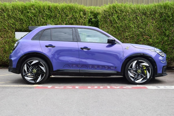 Used Abarth 600e 2025 for sale - 75109878: Photo 3