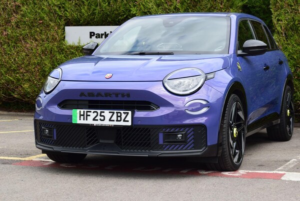 Used Abarth 600e 2025 for sale - 75109878: Photo 7
