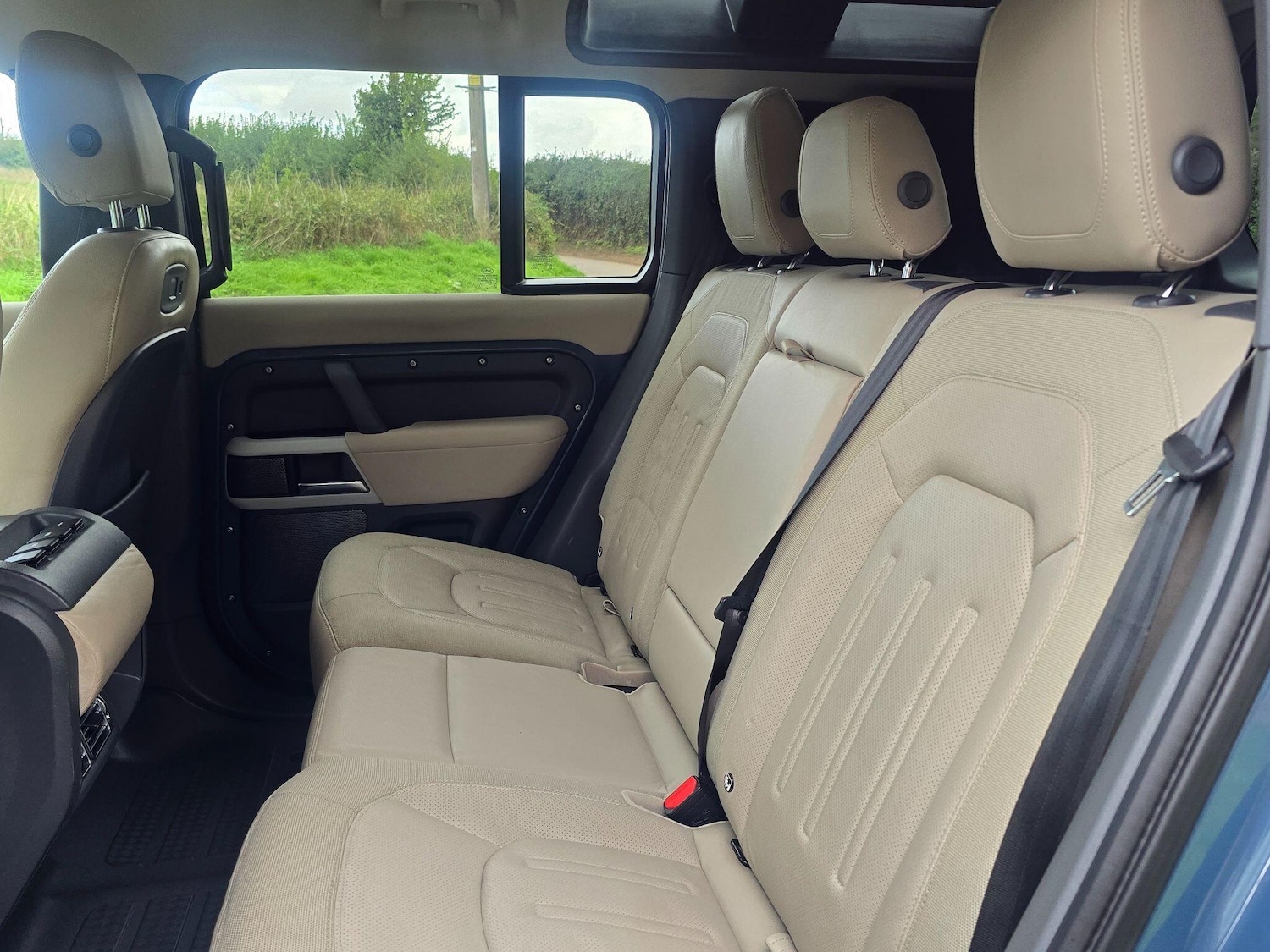 Used Land Rover Defender 110 for sale - 76013552: Photo 17