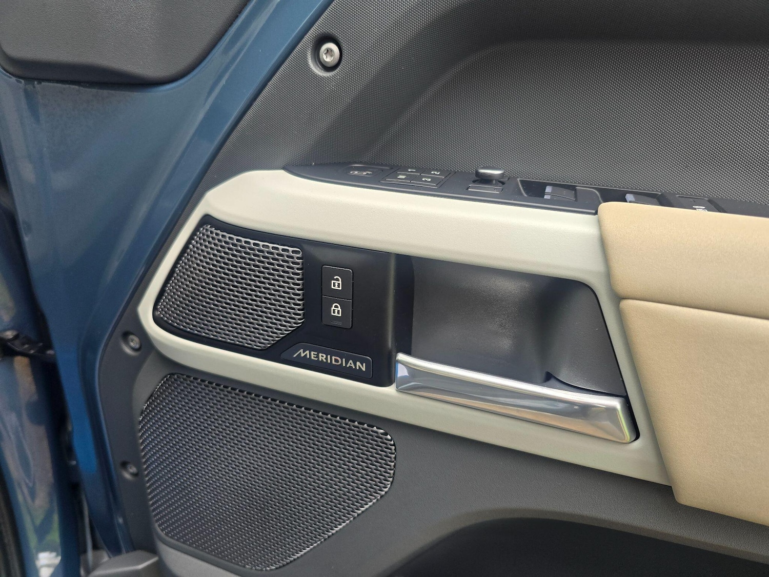 Used Land Rover Defender 110 for sale - 76013552: Photo 18