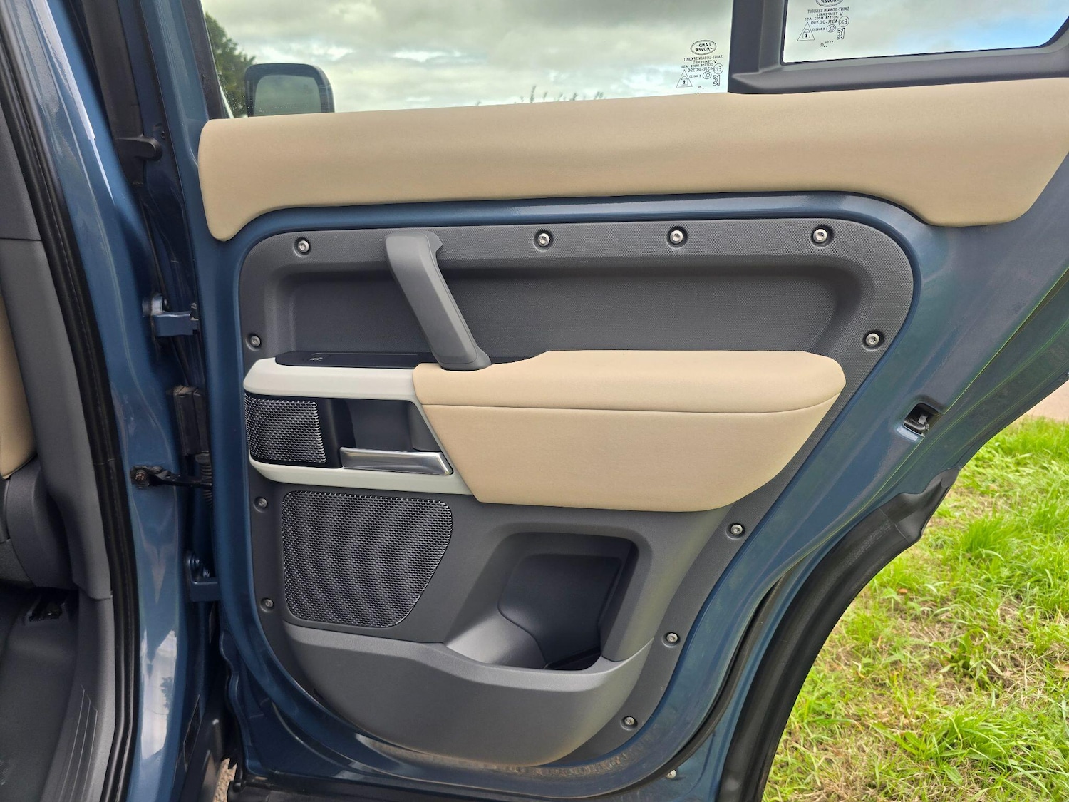Used Land Rover Defender 110 for sale - 76013552: Photo 19