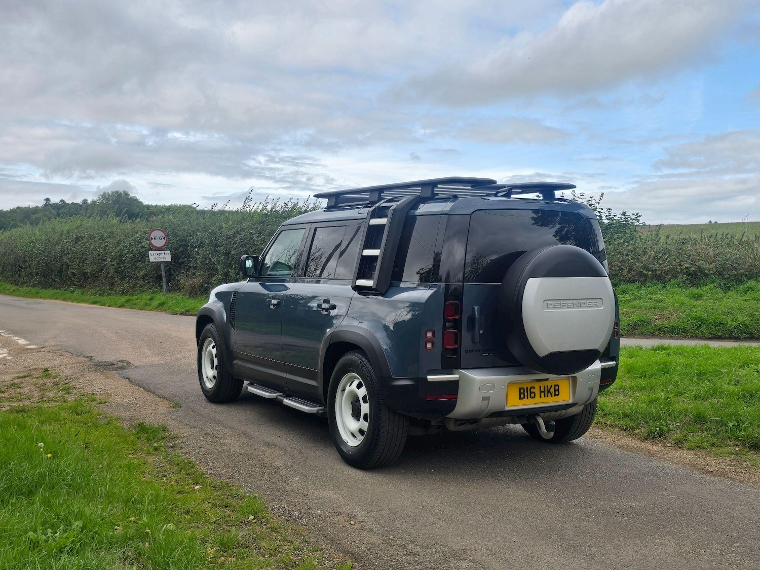Used Land Rover Defender 110 for sale - 76013552: Photo 4