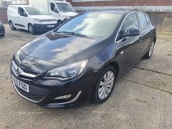 Used Vauxhall Astra 2015 for sale - 77567455: Photo