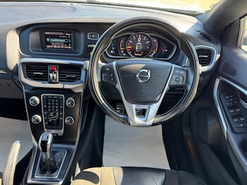 Used Volvo V40 2018 for sale - 78334718: Photo