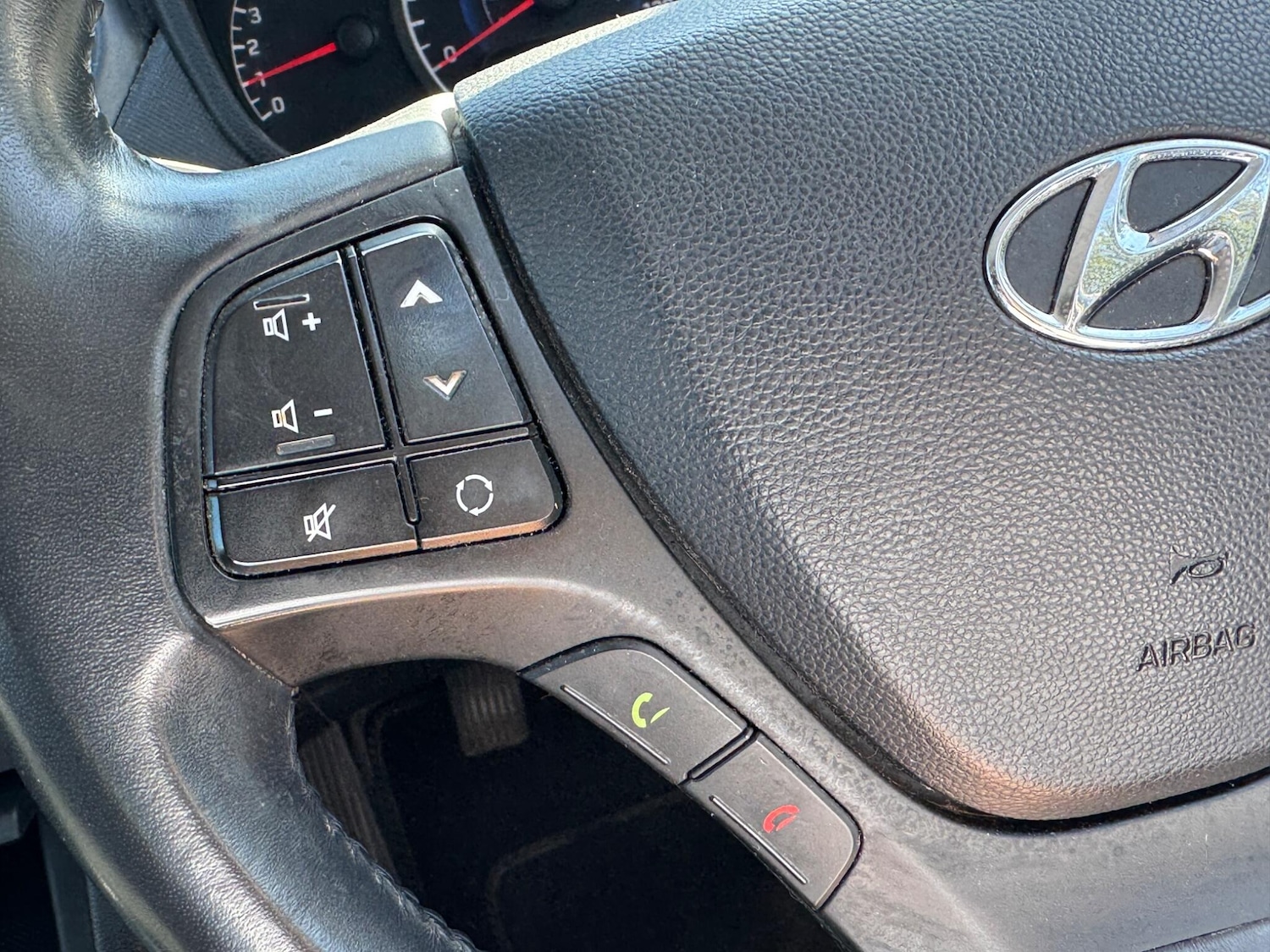 Used Hyundai i10 2017 for sale - 76314559: Photo 19