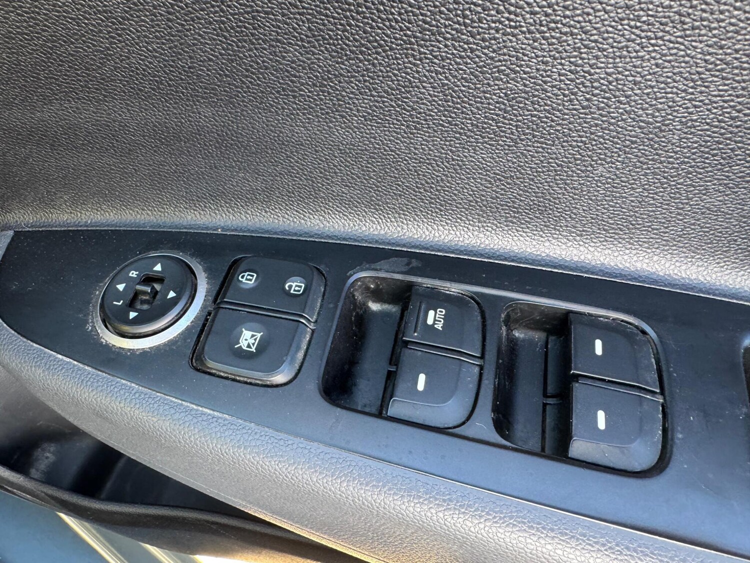 Used Hyundai i10 2017 for sale - 76314559: Photo 22