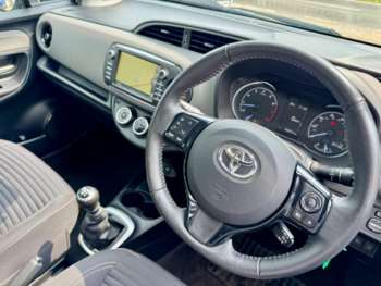 Used Toyota Yaris 2017 for sale - 74909502: Photo