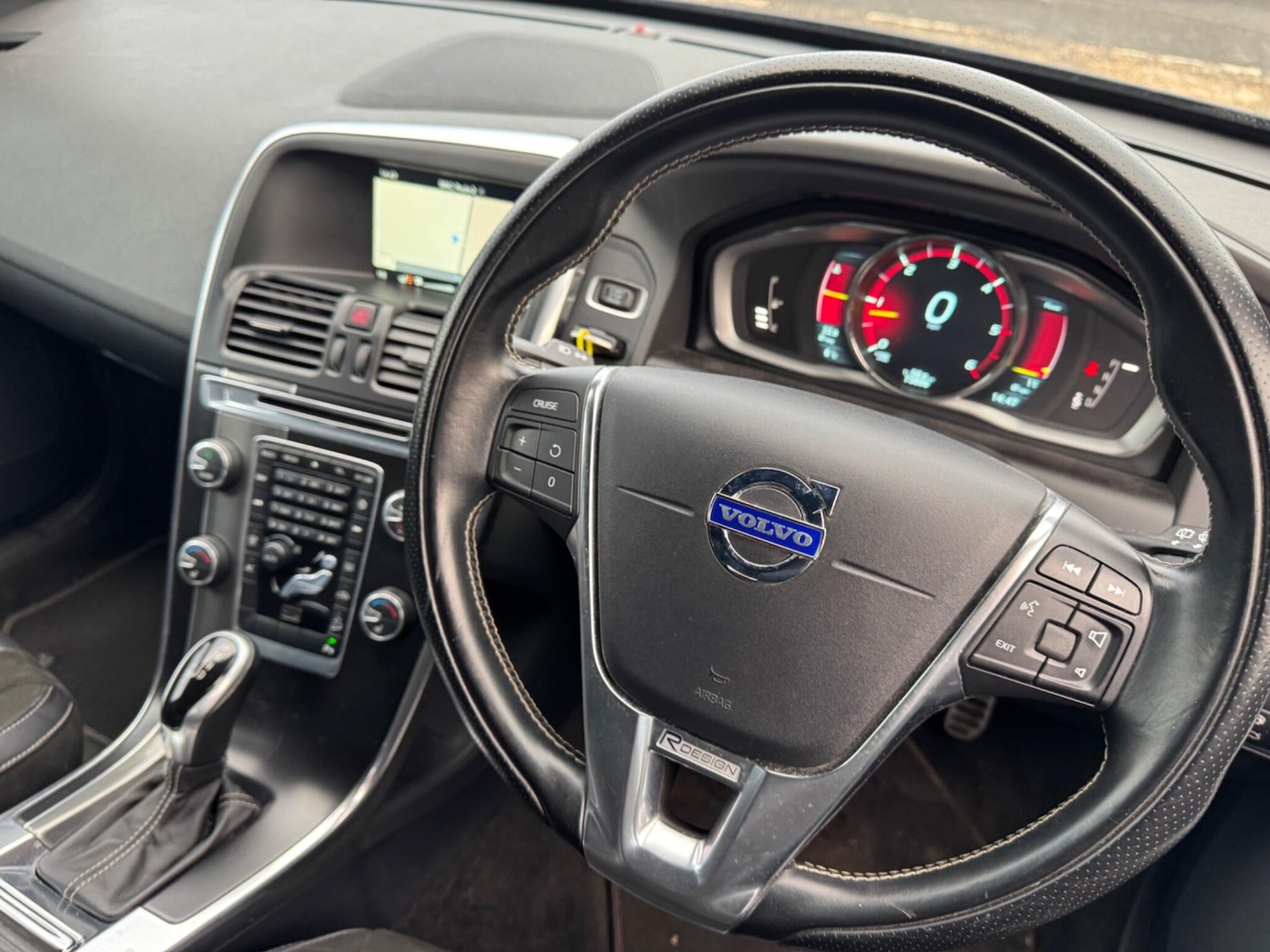 Used Volvo XC60 2014 for sale - 76644560: Photo 2