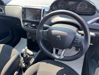 Used Peugeot 208 2018 for sale - 79361268: Photo