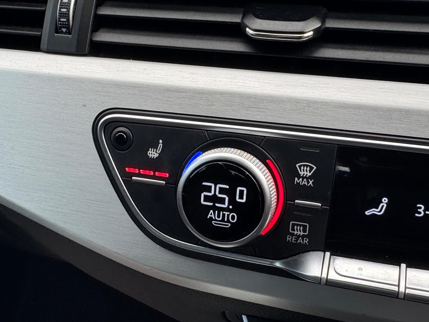 Used Audi A4 Avant 2018 for sale - 75884495: Photo 33