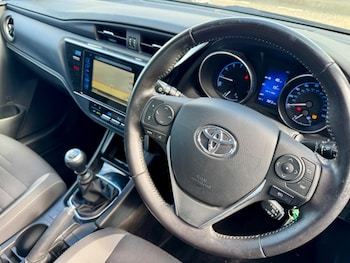Used Toyota Auris 2015 for sale - 76314726: Photo 2